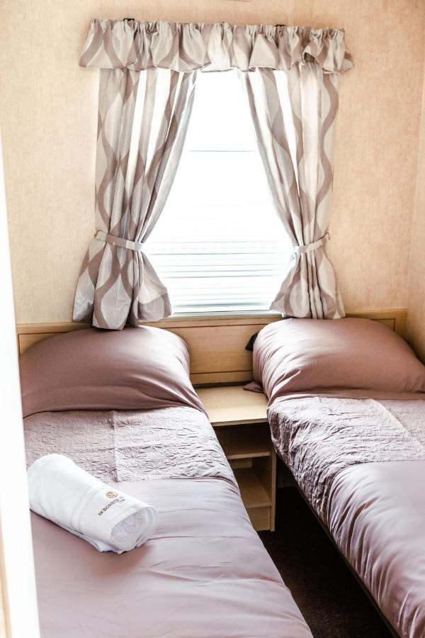 Kings Caravan - Family Groups Only - Very Quiet Park Villa Skegness Exterior photo